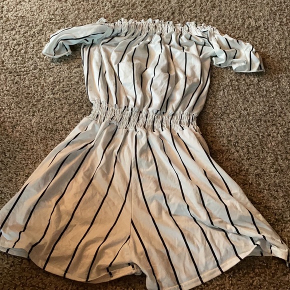 Off the shoulder romper - Picture 2 of 3